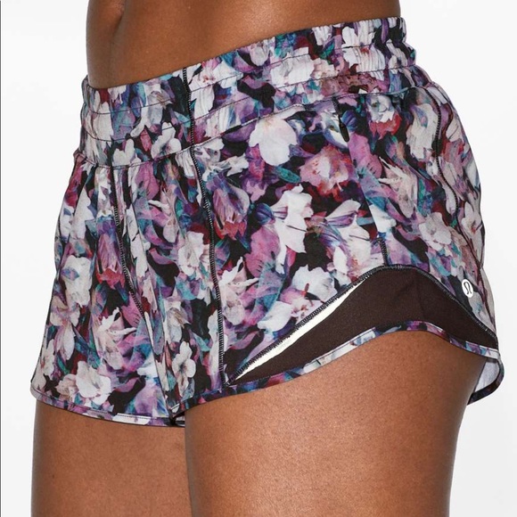 Lululemon Hotty hot short 2 2.5” - Picture 9 of 12